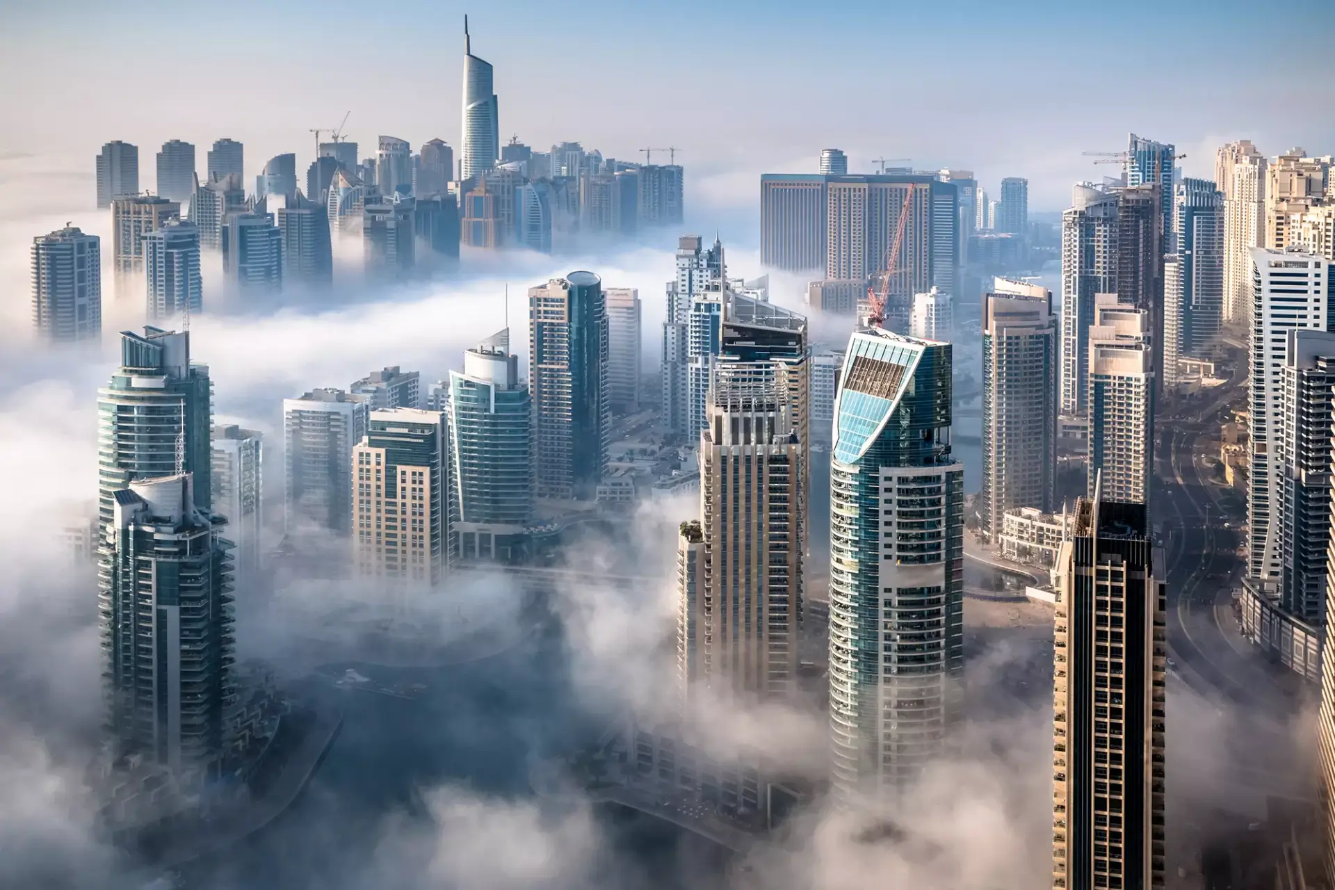 Dubaj panorama we mgle Dubai
