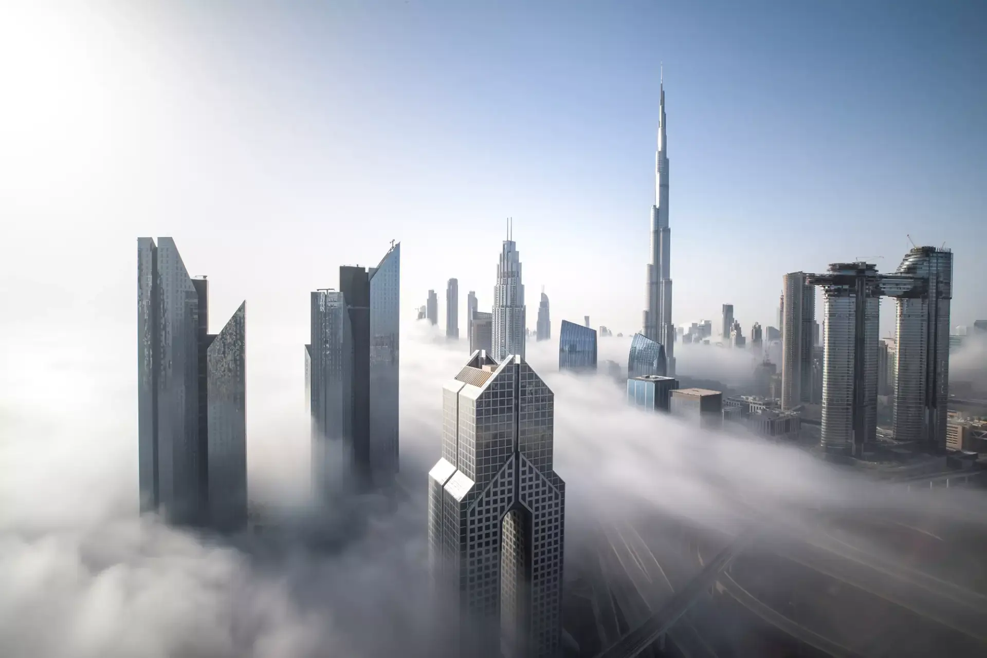 Dubaj we mgle Mgła nad Dubajem